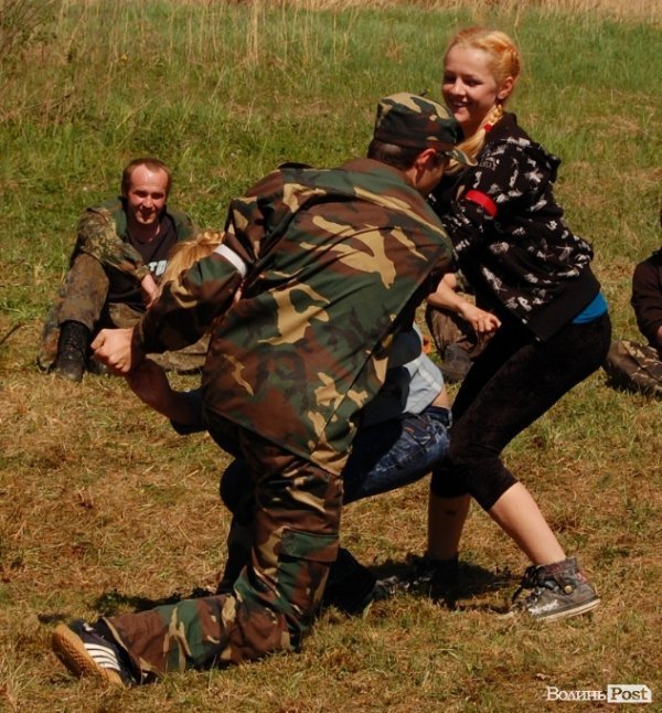 У волинських лісах «воюють» Чорна сотня і сотня Перця. ФОТО 