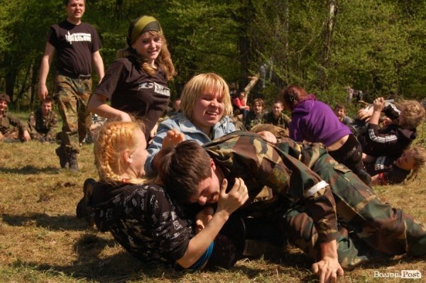 У волинських лісах «воюють» Чорна сотня і сотня Перця. ФОТО 