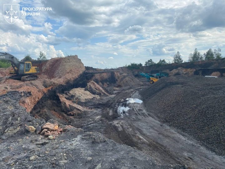 Львівська фірма вкрала на Волині 105 тисяч тонн корисних копалин