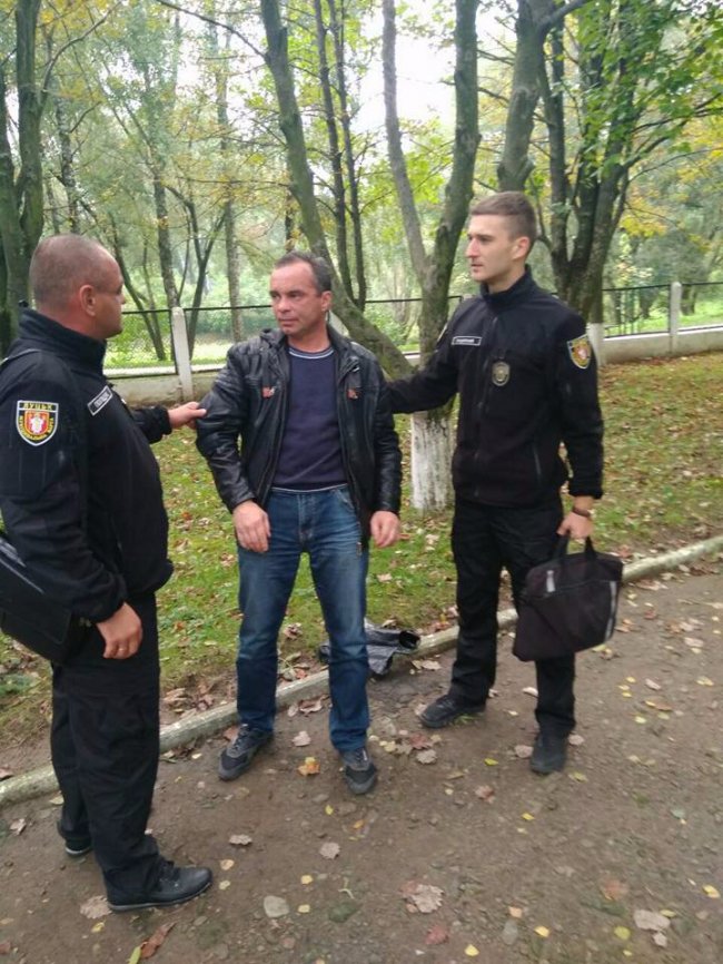 «Приліг відпочити»: у Луцьку з газону підняли п’яного чоловіка