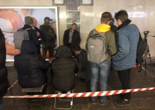 Працівник Генпрокуратури «погорів» на хабарі у 15 тисяч доларів