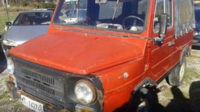 В Італії на продаж виставили раритетний луцький позашляховик