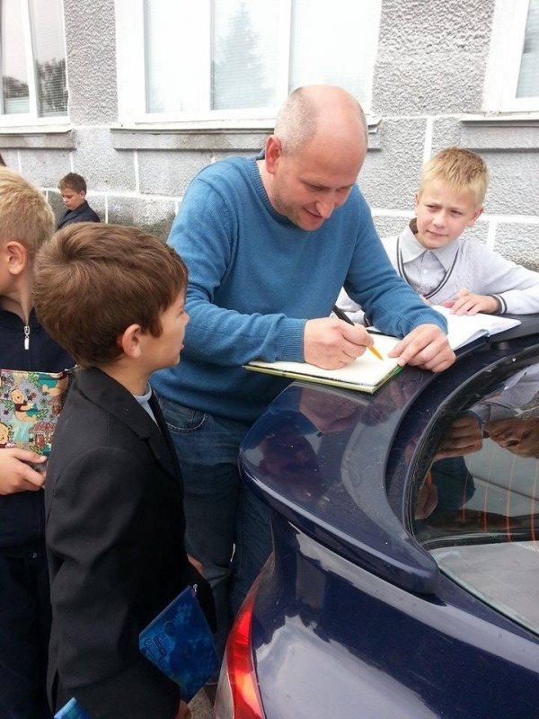 Волонтери розповіли дітям, як можна допомагати бійцям