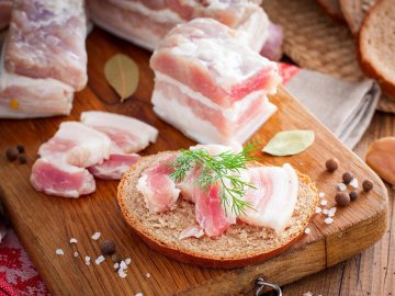 В Україні подорожчало м'ясо та солене сало