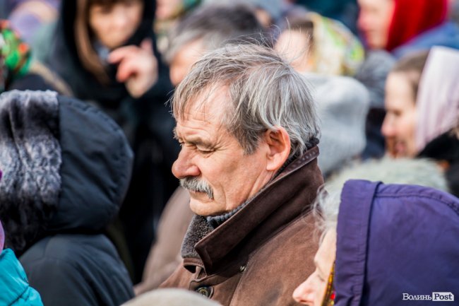 «Силою нашу церкву ніхто не забере»: як у Луцьку прихильники УПЦ (МП) на майдан вийшли. ФОТОРЕПОРТАЖ