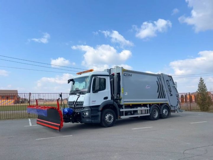 Боратинська громада отримала новий сміттєвоз за грантові кошти. ФОТО