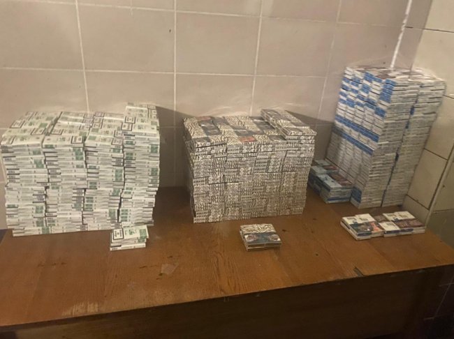 Лучанин перевозив у Польщу контрабанду в авто з подвійним дахом