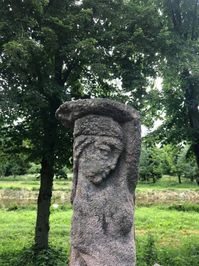 У луцькому парку підсвітять скульптури Миколи Голованя 