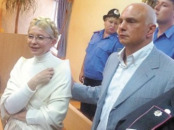 Чоловік Тимошенко попросив політичного притулку за кордоном