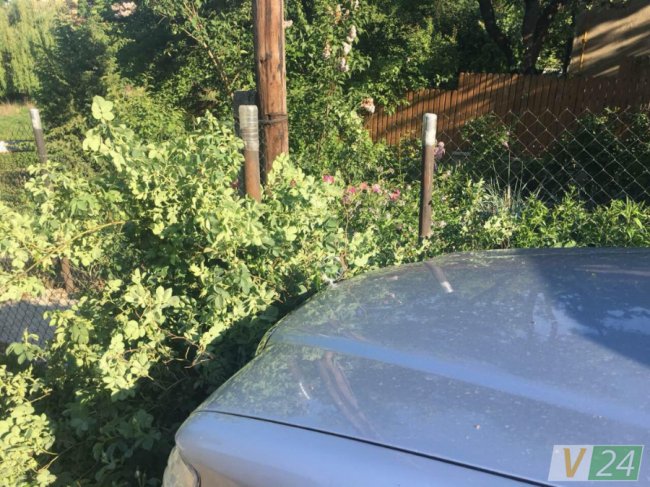 У Луцьку нетверезий водій на Mercedes збив стовп. ФОТО