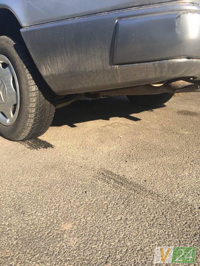 У Луцьку нетверезий водій на Mercedes збив стовп. ФОТО