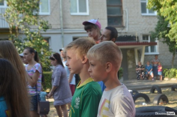 У луцьких дворах - нові спортивні майданчики. ФОТО