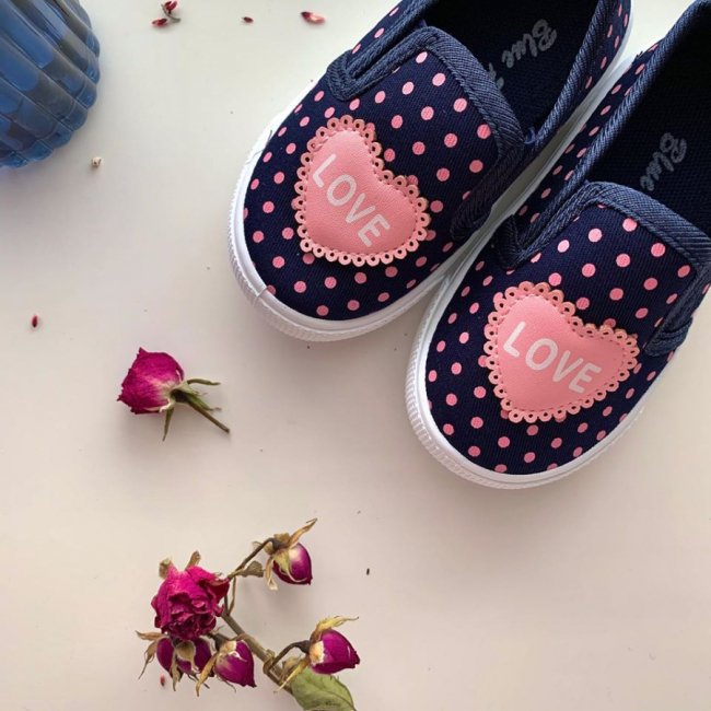 Де придбати стильне та якісне дитяче взуття, не виходячи з дому*