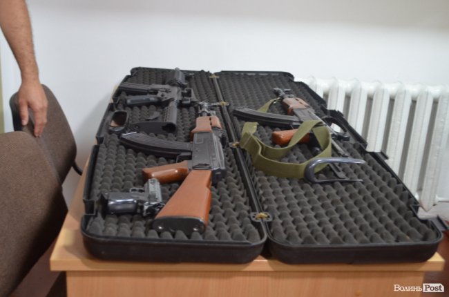 Зі зброї – у мультимедійну дошку: у Луцьку в університеті вчитимуть стріляти 