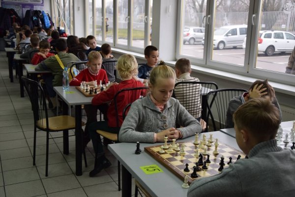 На заводі «Кромберг енд Шуберт» діти грали в шахи