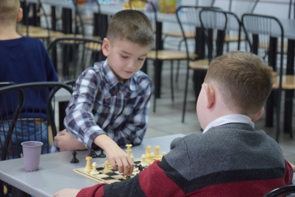 На заводі «Кромберг енд Шуберт» діти грали в шахи