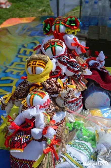 Від і до: які і за скільки сувеніри везуть з «Бандерштату». ФОТО