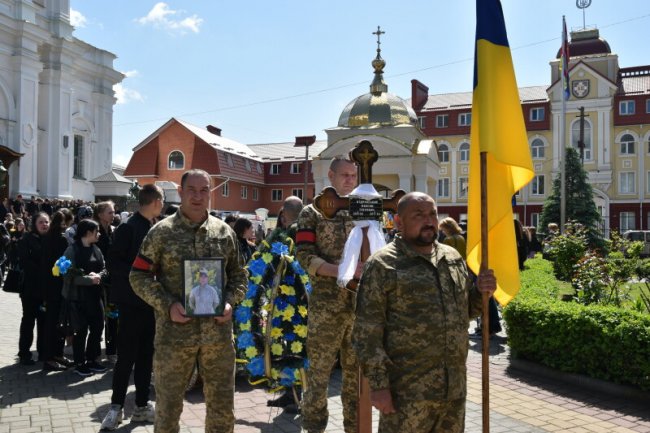 Скорботний день: у Луцьку провели в останню путь двох Героїв