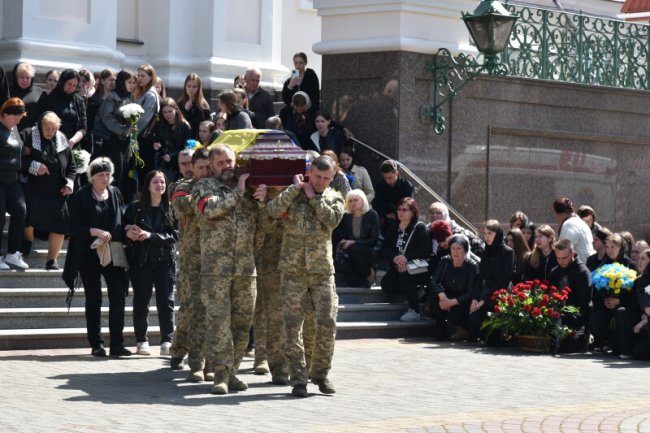 Скорботний день: у Луцьку провели в останню путь двох Героїв