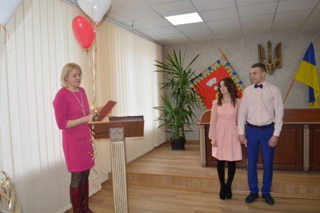 Як на Волині в День закоханих одружуються молодята. ФОТО