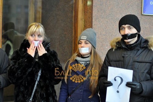 Акції на підтримку Чорновол в Рівному та Івано-Франківську. ФОТО