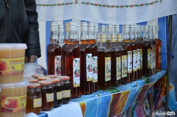 У Луцьку куштують, п’ють та лікуються медами. ФОТО  