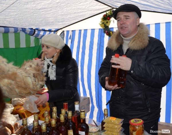 У Луцьку куштують, п’ють та лікуються медами. ФОТО  