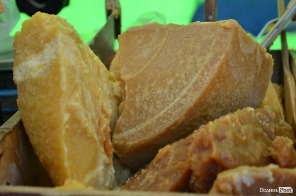 У Луцьку куштують, п’ють та лікуються медами. ФОТО  