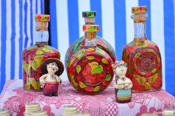 У Луцьку куштують, п’ють та лікуються медами. ФОТО  