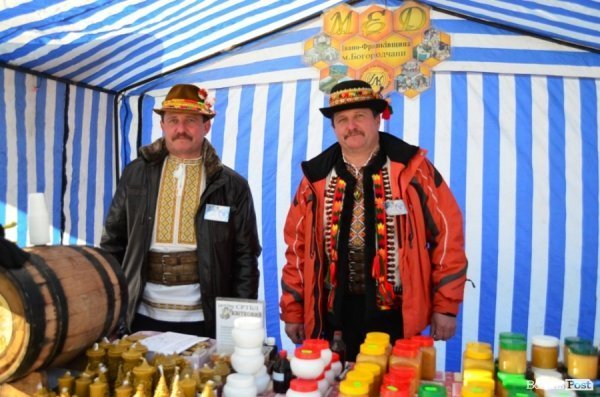 У Луцьку куштують, п’ють та лікуються медами. ФОТО  