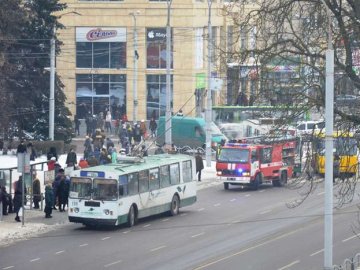 У центрі Луцька горів тролейбус. ФОТО