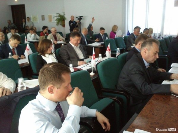 Депутатів Луцькради посадили по-новому. ФОТО