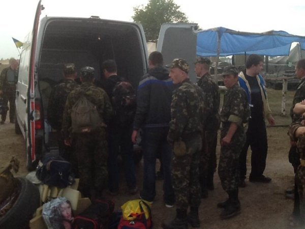 «Автомайдан Волинь» привіз військовим харчі. ФОТО