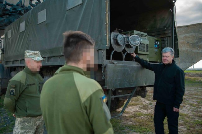 Порошенко передав воїнам волинської бригади цінне обладнання 