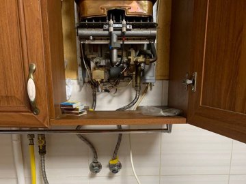Вода – замість блакитного палива: у Луцьку чоловік вирішив самовільно замінити газовий водонагрівач