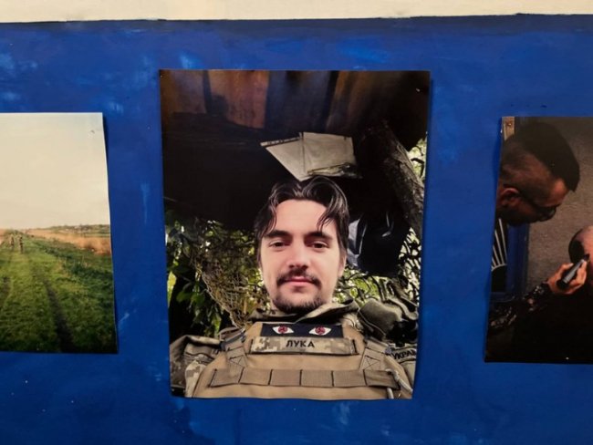 У Луцьку відкрилася фотовиставка, присвячена памʼяті загиблого бійця Святослава Лукащука