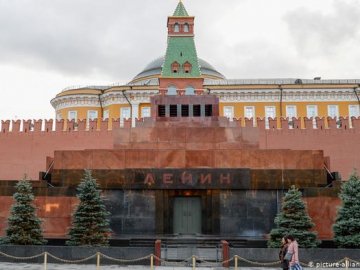 В Росії хочуть поховати Леніна