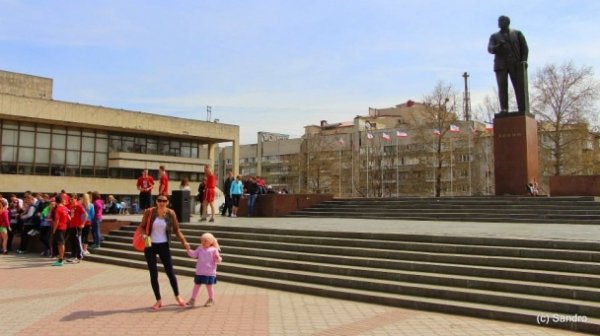 Кримчанка вийшла на одиночний пікет проти війни. ФОТО. ВІДЕО