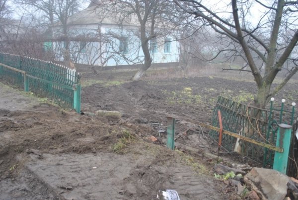 На Вінничині п’яний автоінспектор протаранив паркан, ‒ ЗМІ. ФОТО