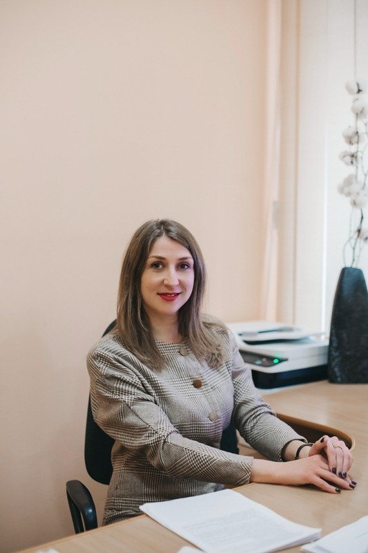 Хтось любить гітару, хтось – лижі, а ще хтось – спортзал: у Луцькому міськрайоному суді розповіли про найкращих працівників. ФОТО