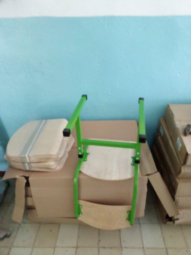 Для першокласників у громаді на Волині закупили одномісні парти. ФОТО