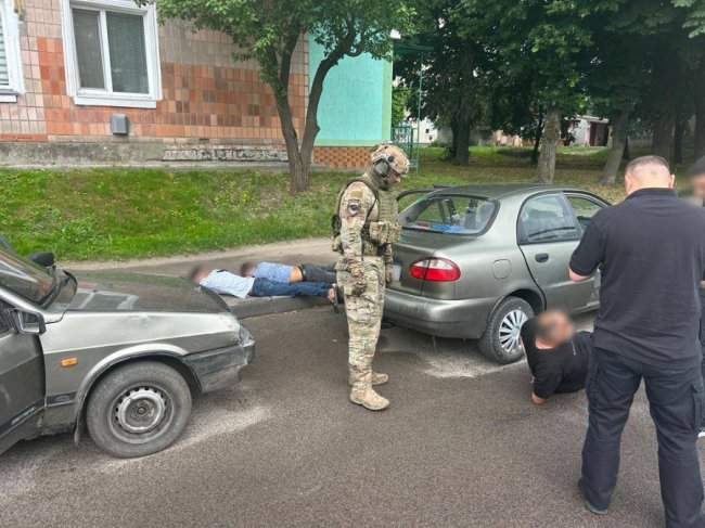 1300 доларів США за статус «багатодітного батька» – двом волинянам повідомили про підозру. ФОТО