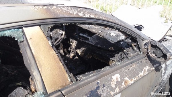 Спалений «Мерседес» належить сину злодія в законі. ФОТО