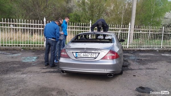 Спалений «Мерседес» належить сину злодія в законі. ФОТО