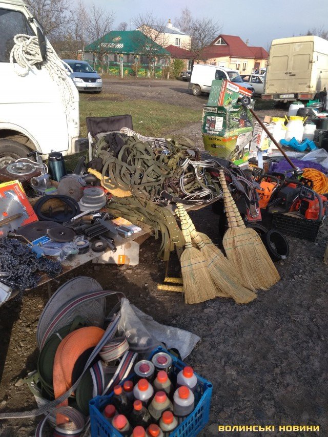 «До пенсії додали аж 5 гривень»: як заробляють на ринку волинські пенсіонери