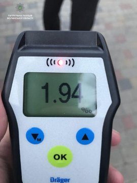 На Волині п'янючий «в дрова» водій сів за кермо і спричинив аварію. ФОТО