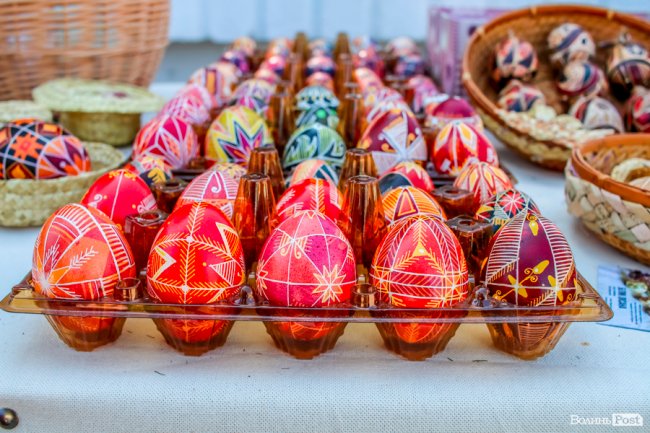 Народні розваги і море людей: в центрі Луцька «гуляє» етнофестиваль. ФОТО 