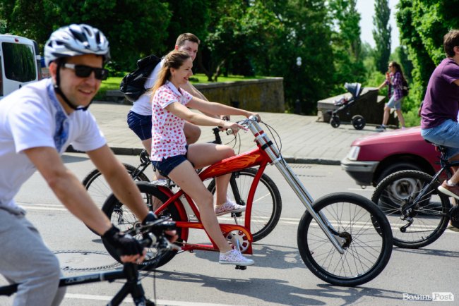 З дітками, собакою та у вишиванках: як лучани провели «Велодень-2019». ФОТО