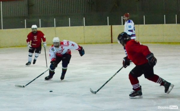 За підтримки УДАРу на Волині визначили кращих хокеїстів. ФОТО*