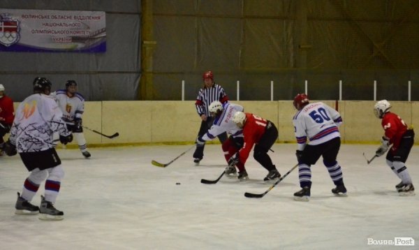 За підтримки УДАРу на Волині визначили кращих хокеїстів. ФОТО*